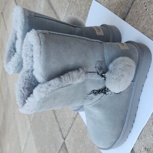 Ugg Gray Classic Short Boots w/Charms Sz 7